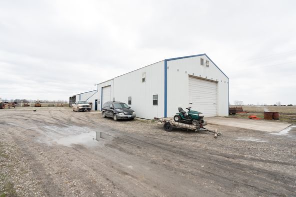 1975 County Road 1440, Moberly, MO 65270